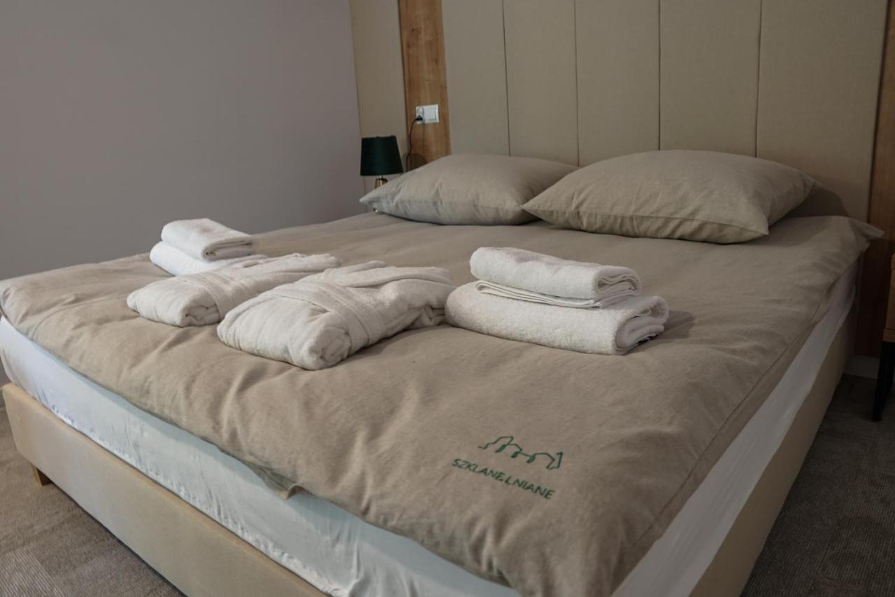 Szklane Lniane Hotel Korczyna  ภายนอก รูปภาพ