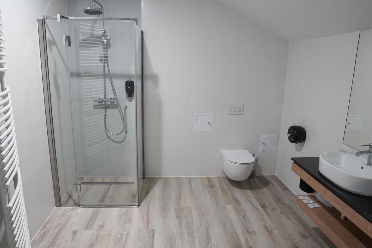 Szklane Lniane Hotel Korczyna  ภายนอก รูปภาพ